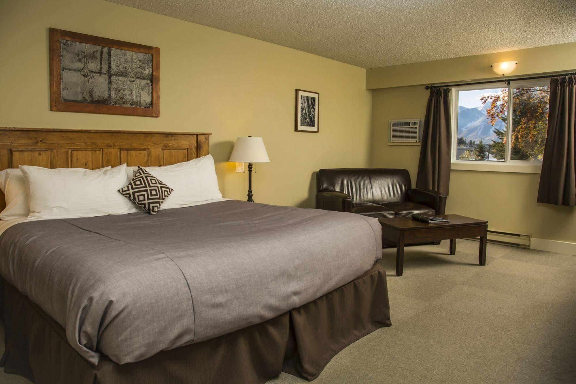 Red Tree Hotel 3*